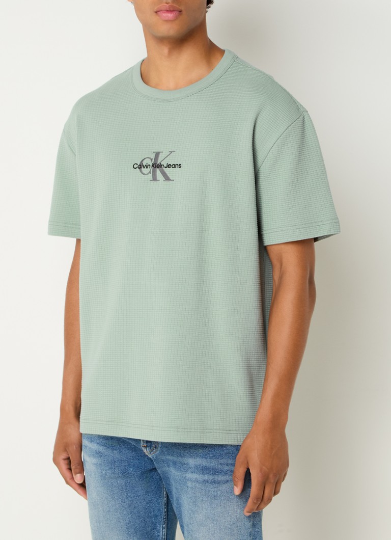 Calvin Klein City Grid póló textúrával és logóhímzéssel