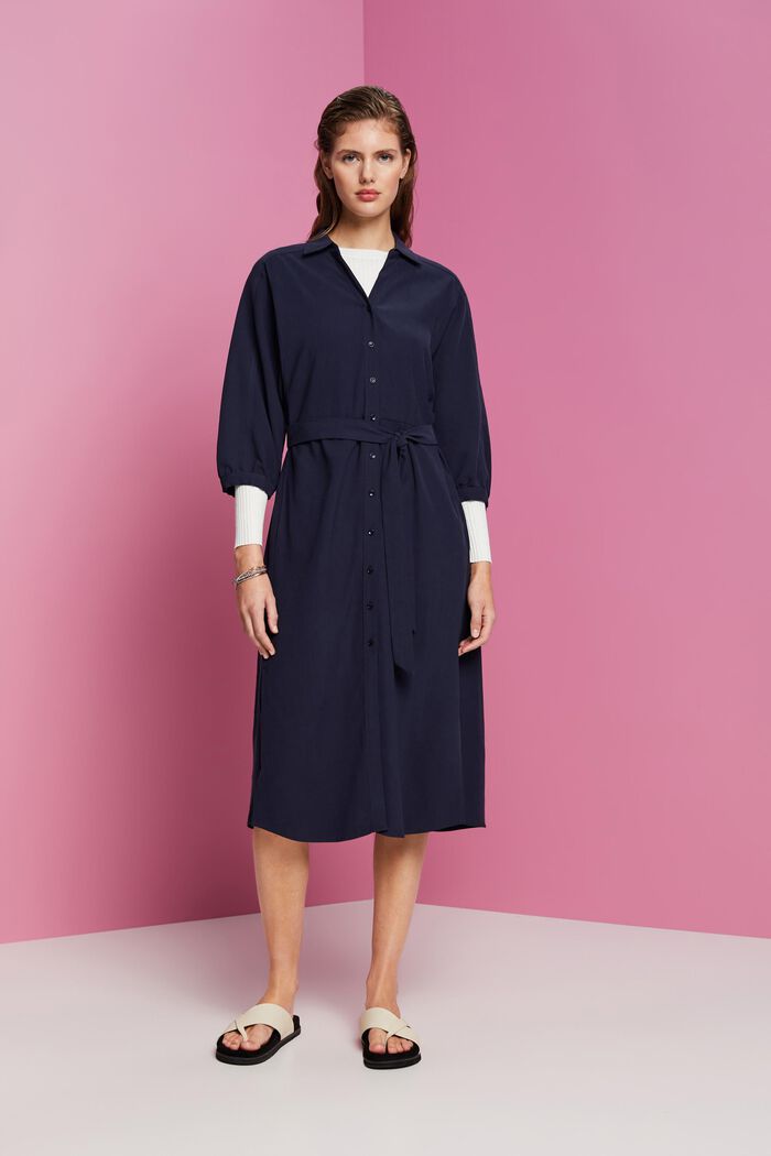 Gewebtes Midikleid im Hemdstil