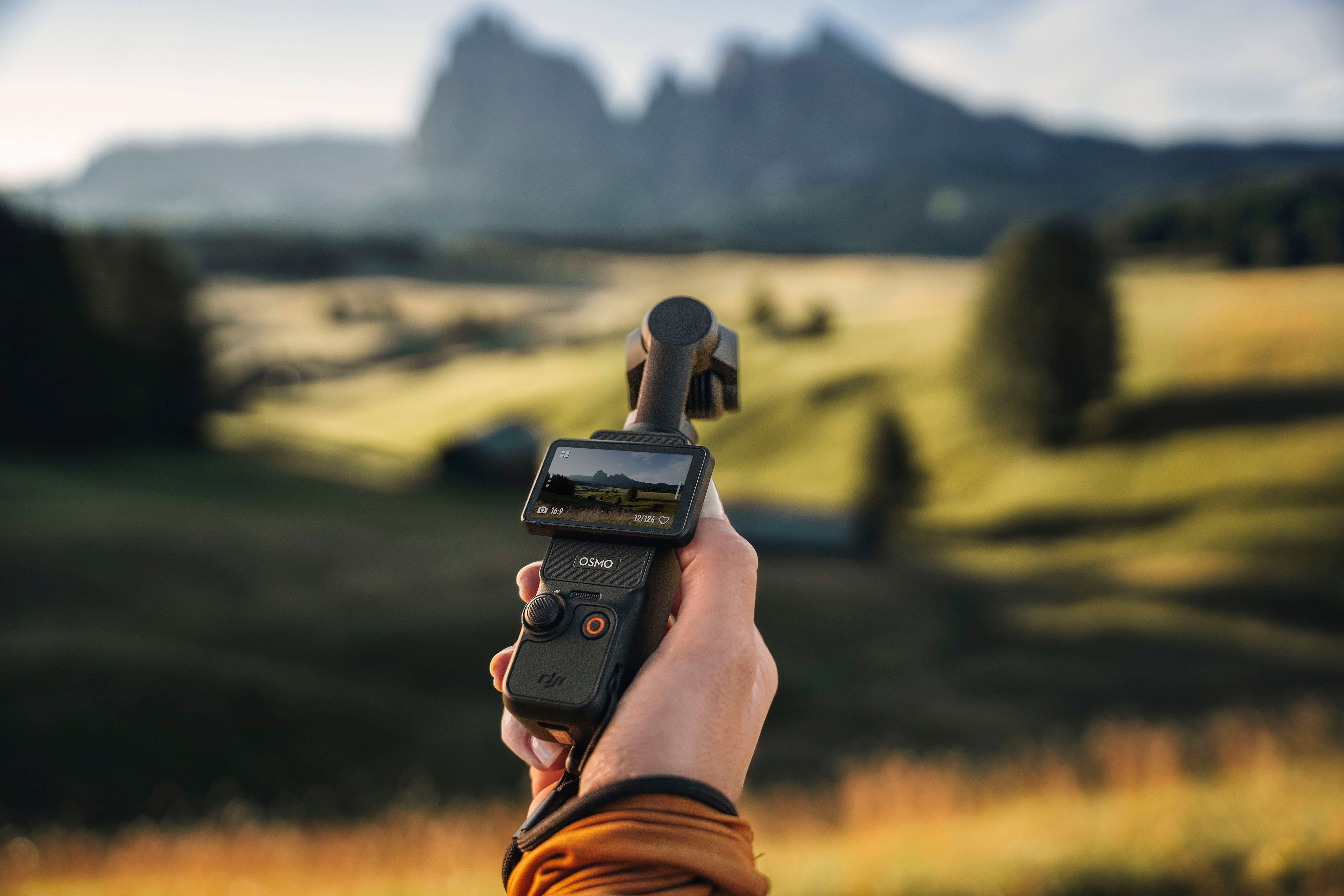 DJI Osmo Pocket 3 Camcorder (4K Ultra HD, Bluetooth)