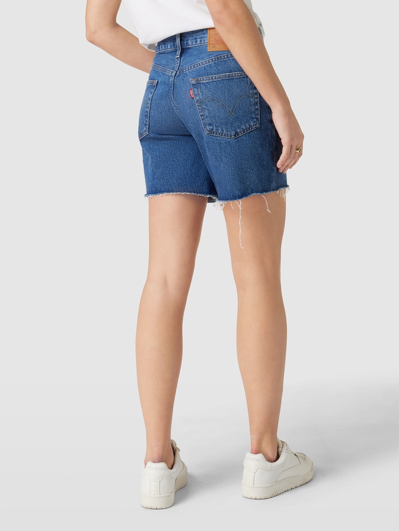 Jeansshorts mit ausgefransten Abschlüssen in jeans