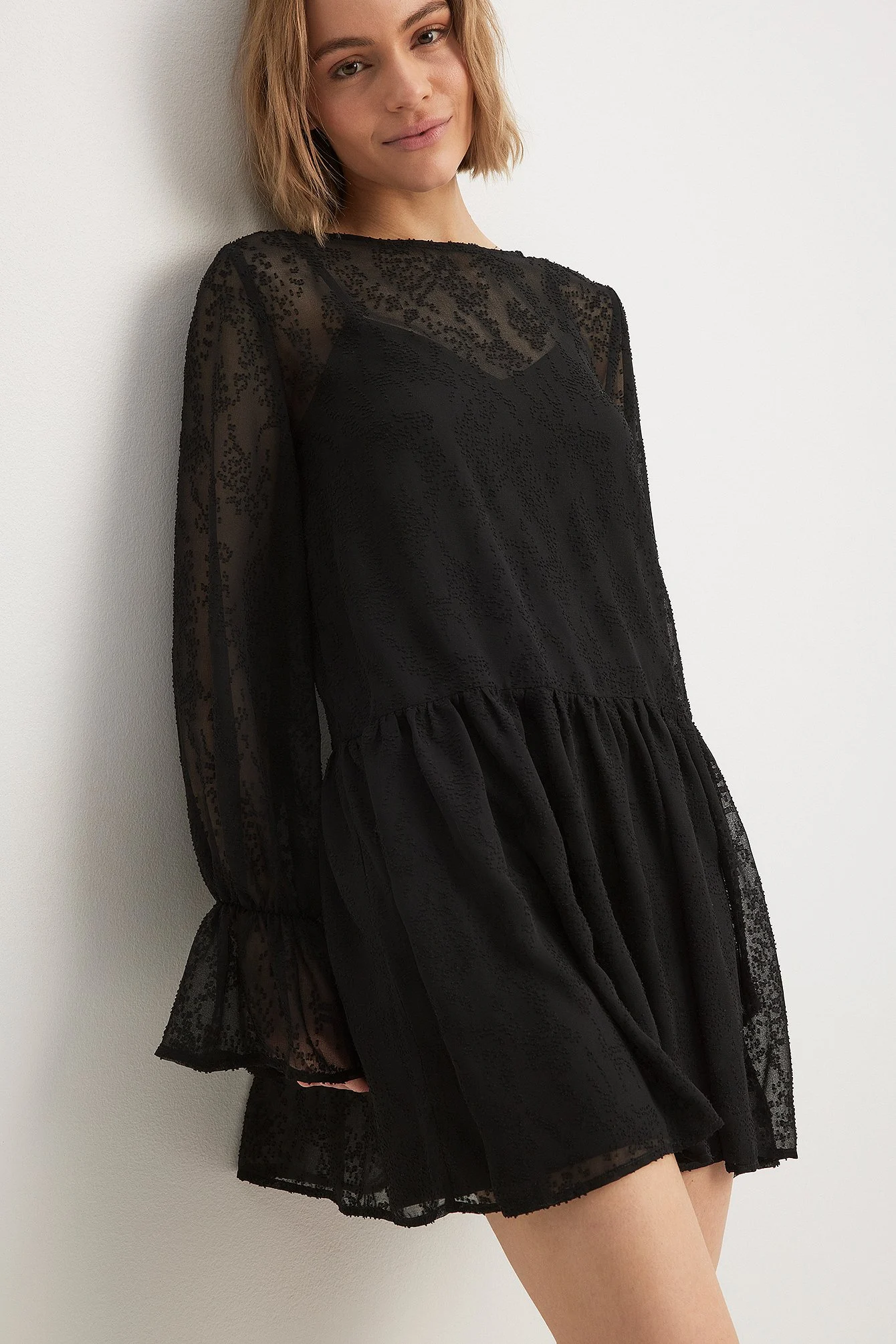 Strukturiertes Minikleid mit Faltenrock