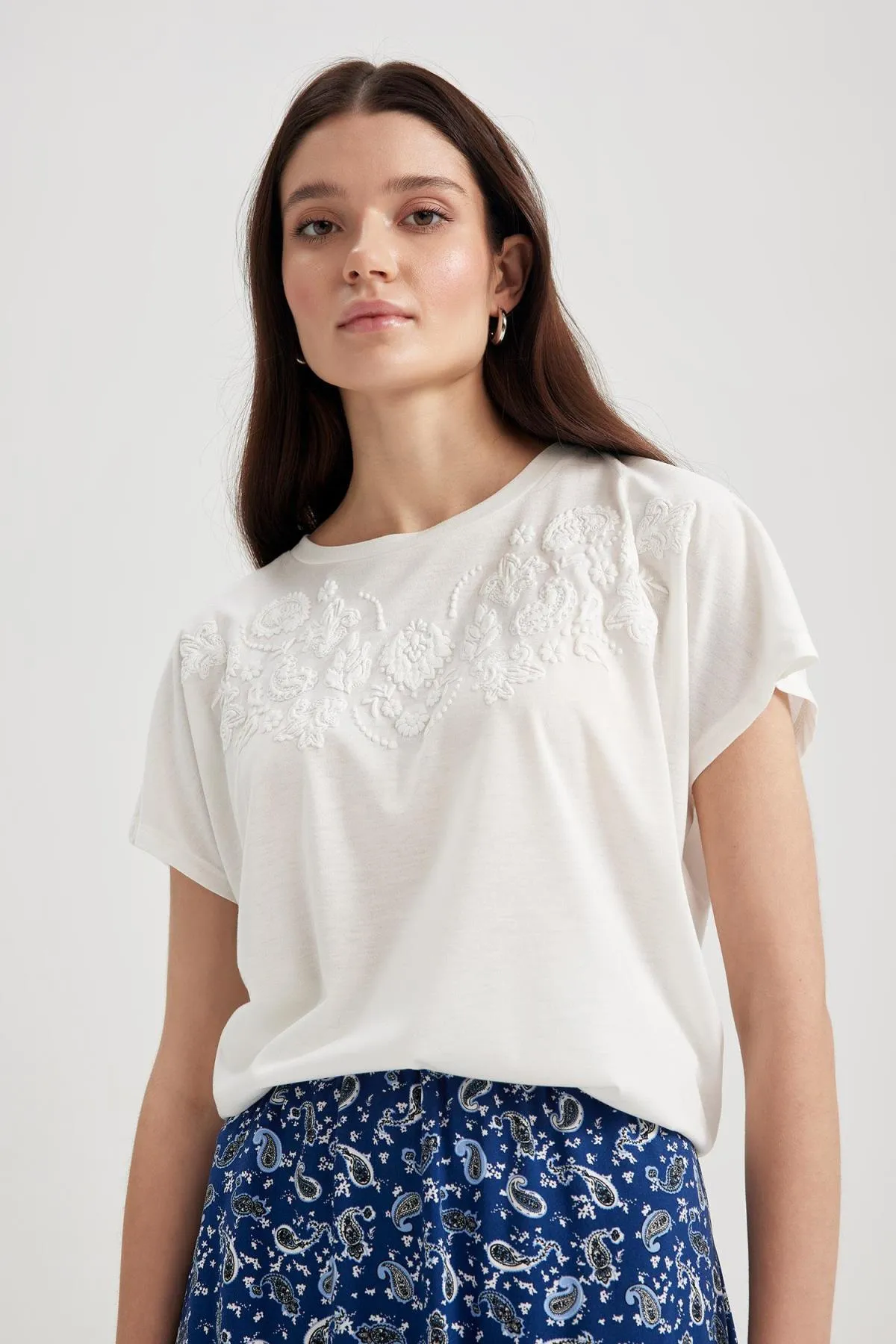 DeFacto  T-Shirt mit Rundhalsausschnitt und Puffärmeln und Aufdruck Z8243az23sm