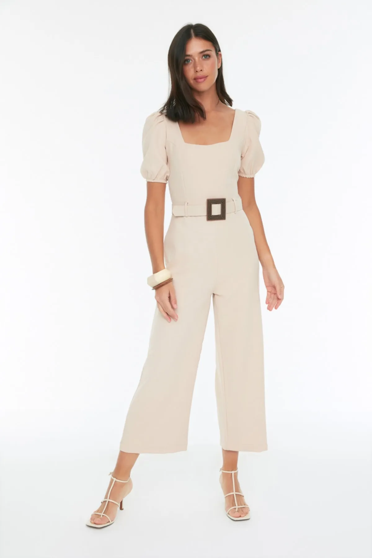 Trendyol Collection  Steinfarbener Maxi-Jumpsuit aus gewebtem Stoff mit Ballonärmeln und Gürtel TWOSS21TU0057