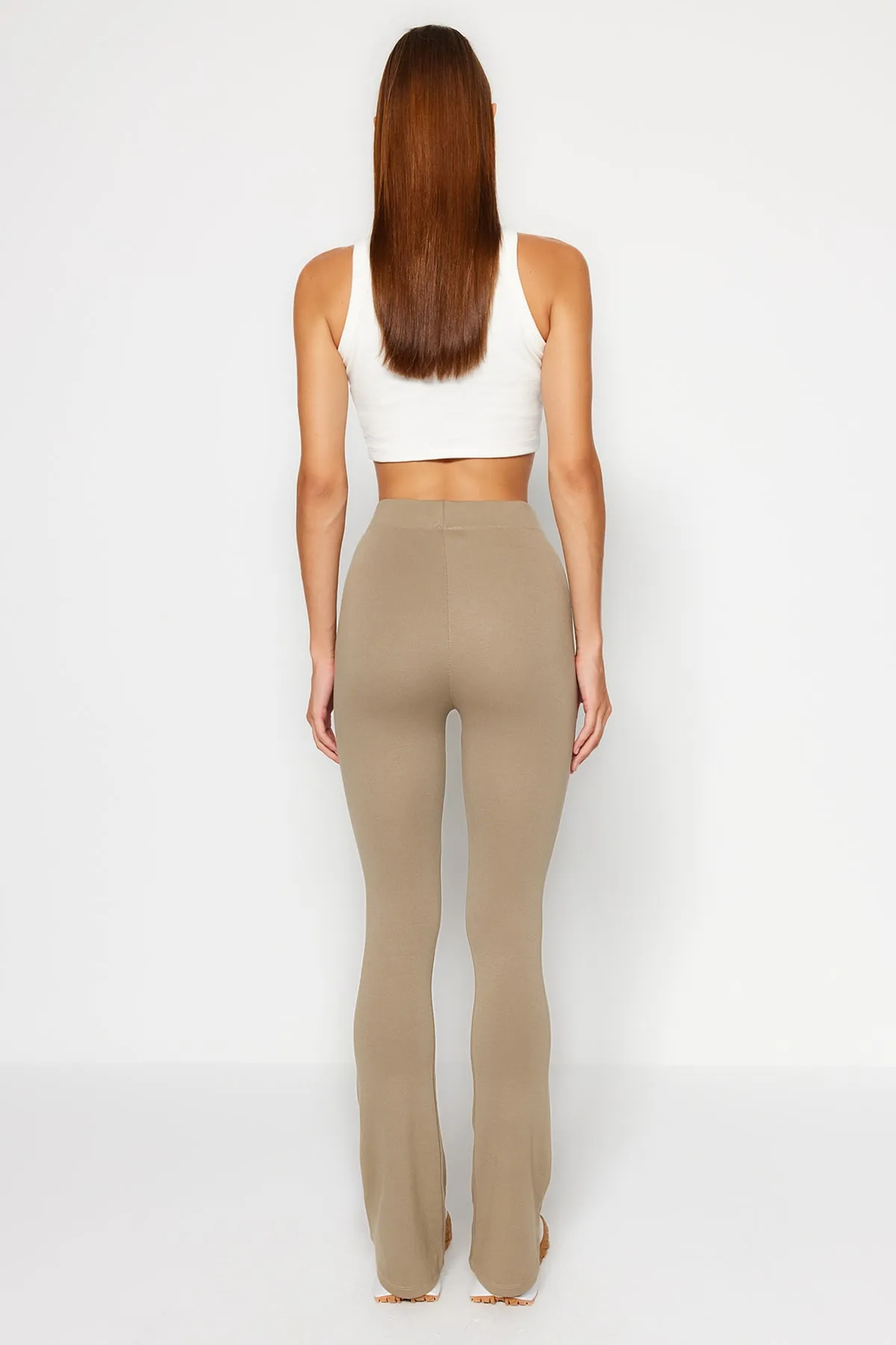 Trendyol Collection  Nerzfarbene, gerippte, ausgestellte Hose mit elastischem Bund/Strickhose mit spanischem Bein und hoher Taille TWOSS20PL0342