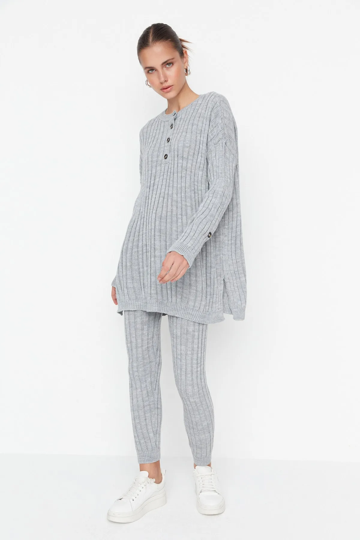 Trendyol Collection  Graues Strickoberteil- und -unterteil-Set aus Cordhose TWOAW22AU0039