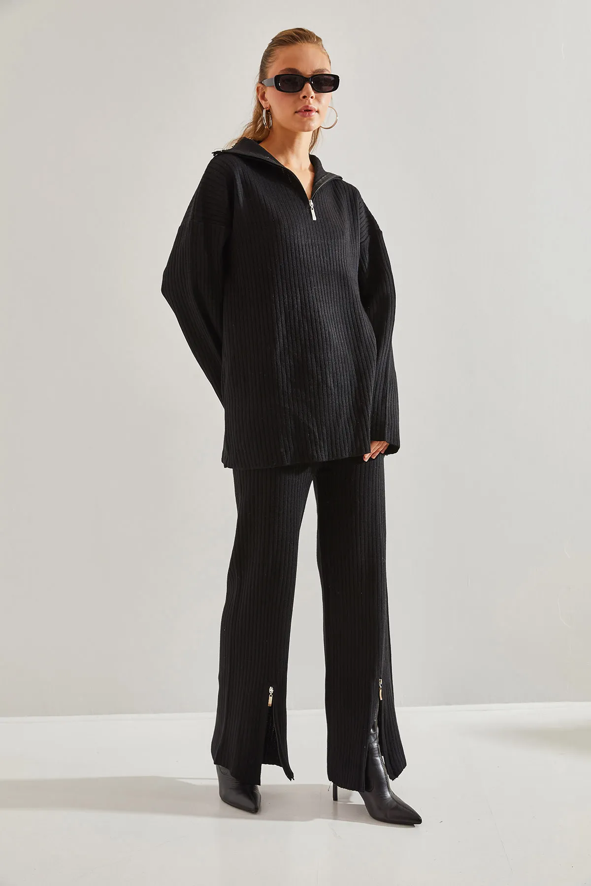 Bianco Lucci  Set aus Strickunterteil und Oberteil für Damen mit Beinen und Kragen mit Reißverschluss