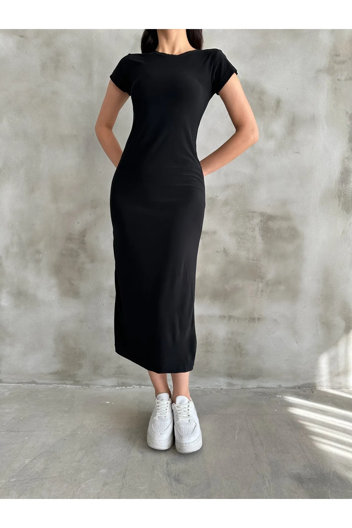 BEJNA  Schwarzes, flexibles langes Kleid mit Rundhalsausschnitt für Damen