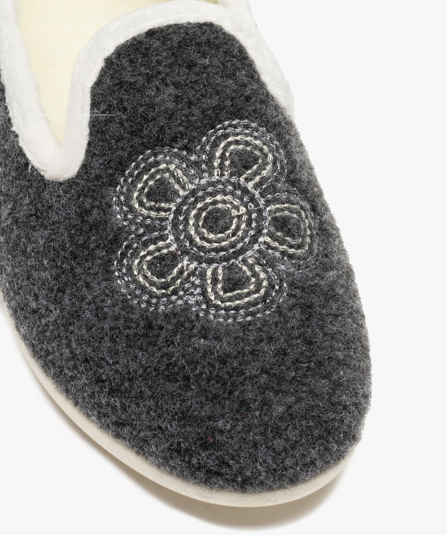 Chaussons femme avec dessus en feutrine brodée gris | GEMO