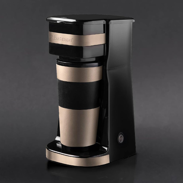 Kompakte Kaffeemaschine mit Thermobecher, beige