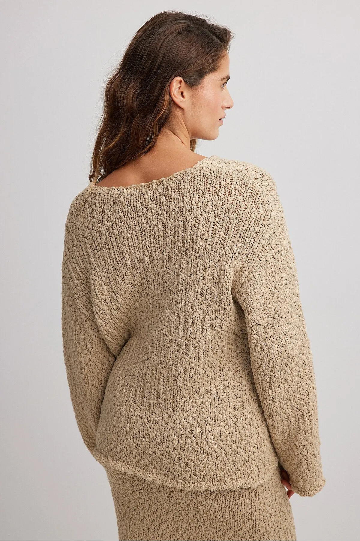 NA-KD  Strukturierter Strickpullover mit V-Ausschnitt