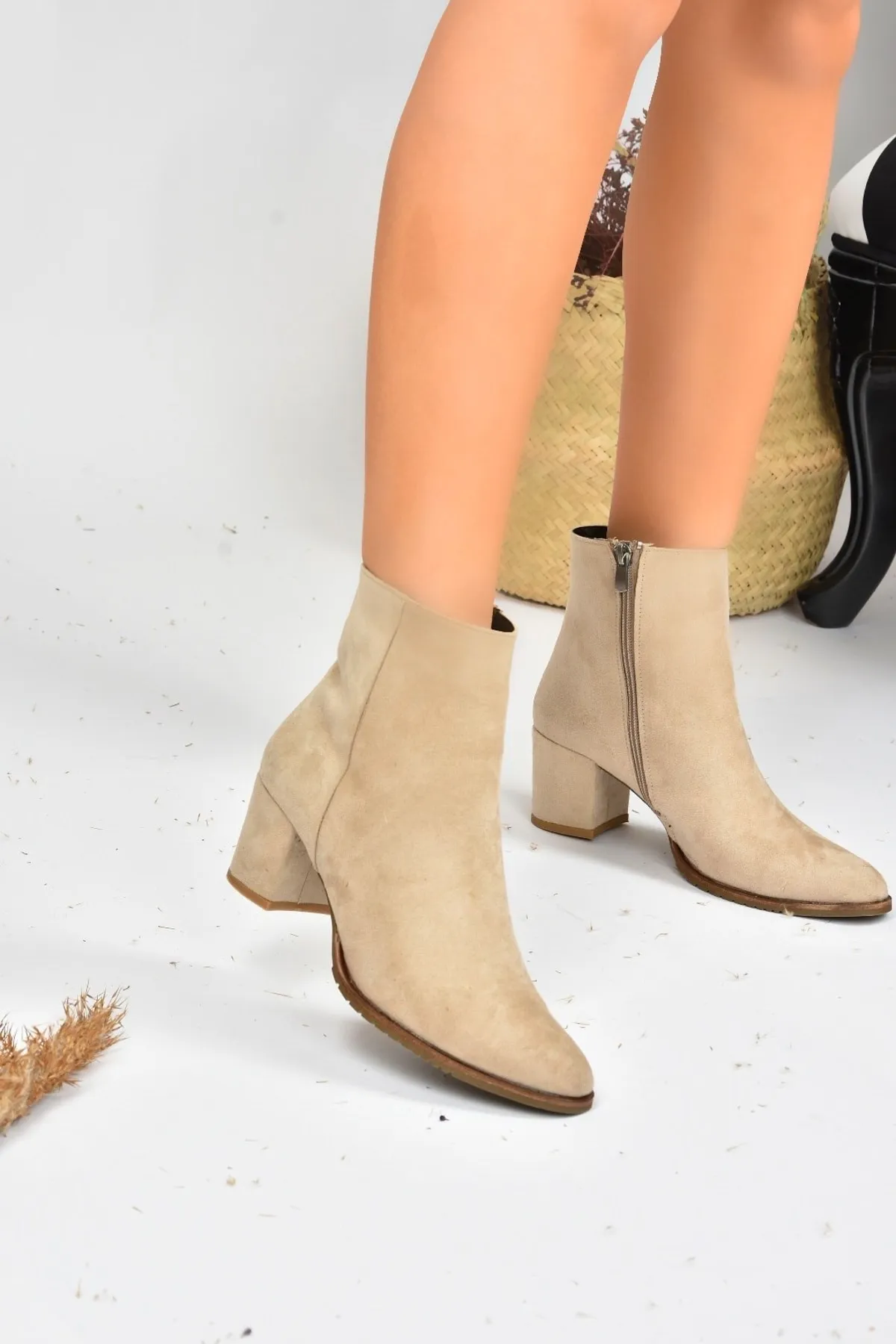 Fox Shoes  Damenstiefel aus beigem Wildleder G654013102
