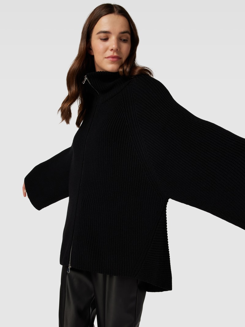 Oversized Strickjacke mit Lochmuster in schwarz