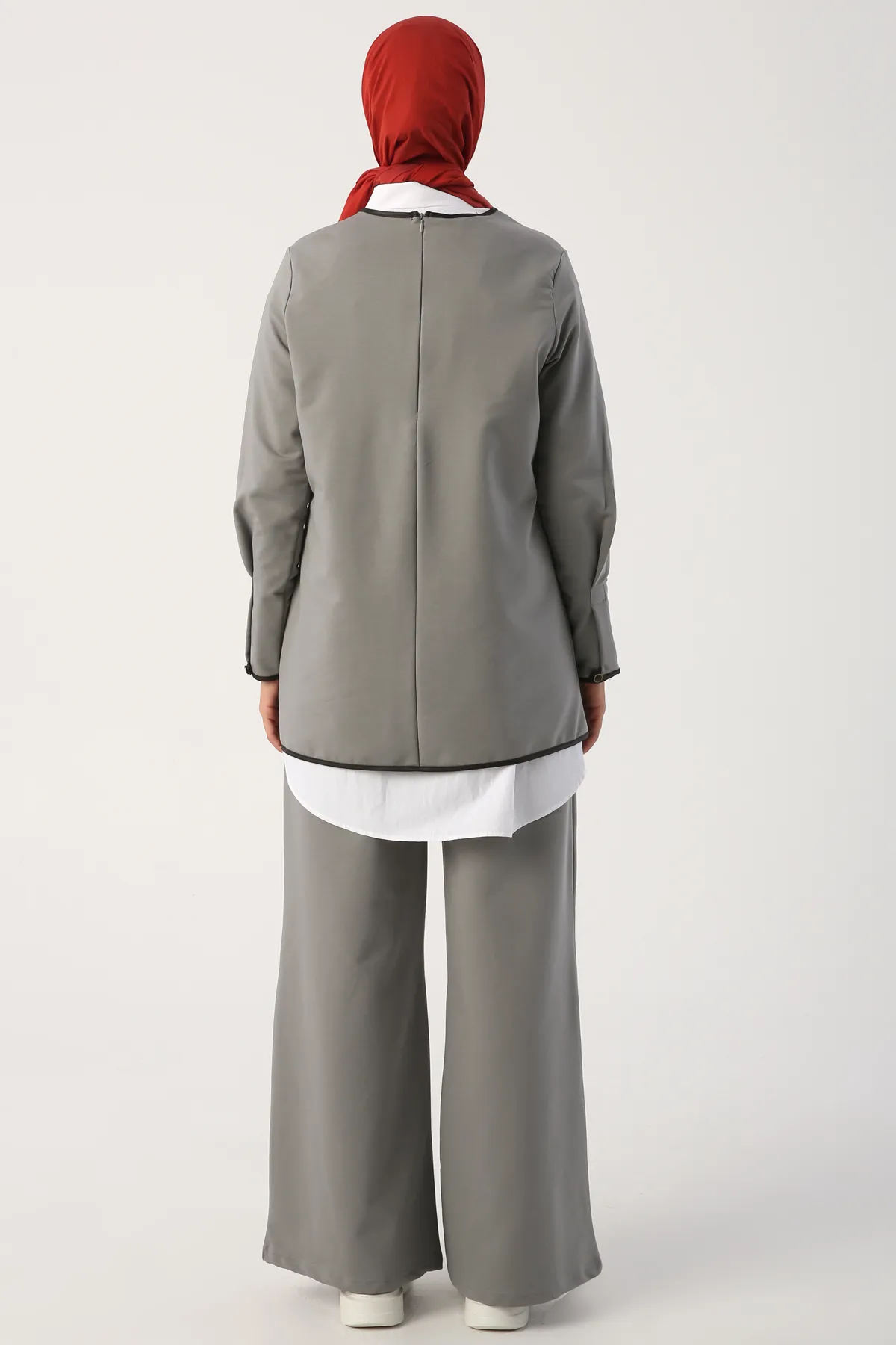 ALLDAY  Gray01 Lederstrickanzug mit Paspelhose
