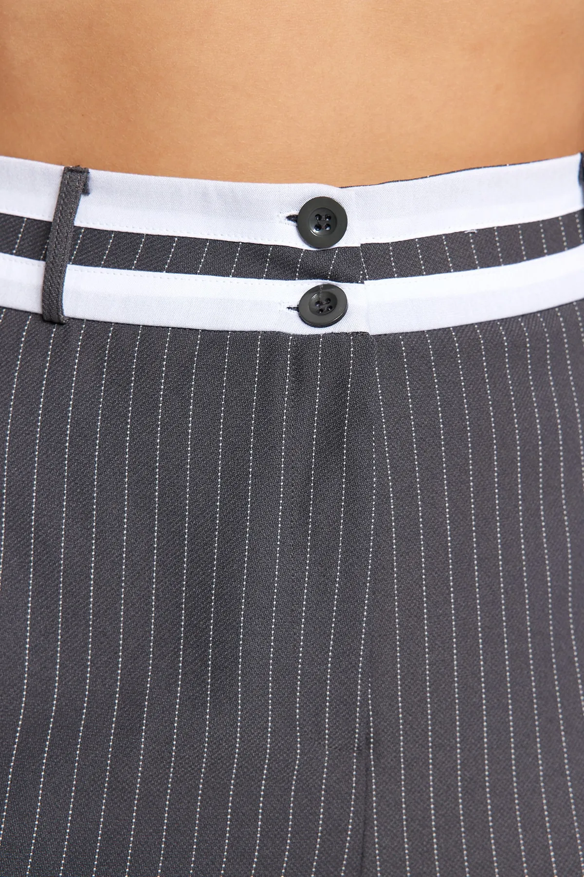 Trendyol Curve  Anthrazitfarbene, gestreifte Webhose TBBSS23AR00032