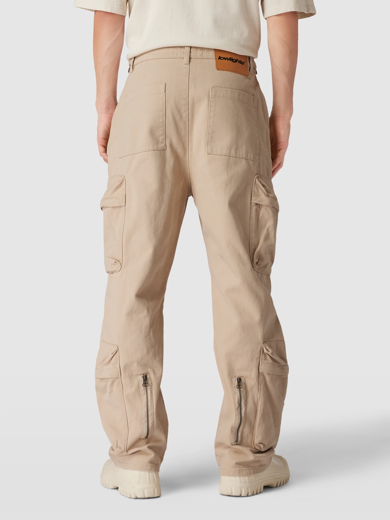 Cargohose in unifarbenem Design mit großen Taschen in beige