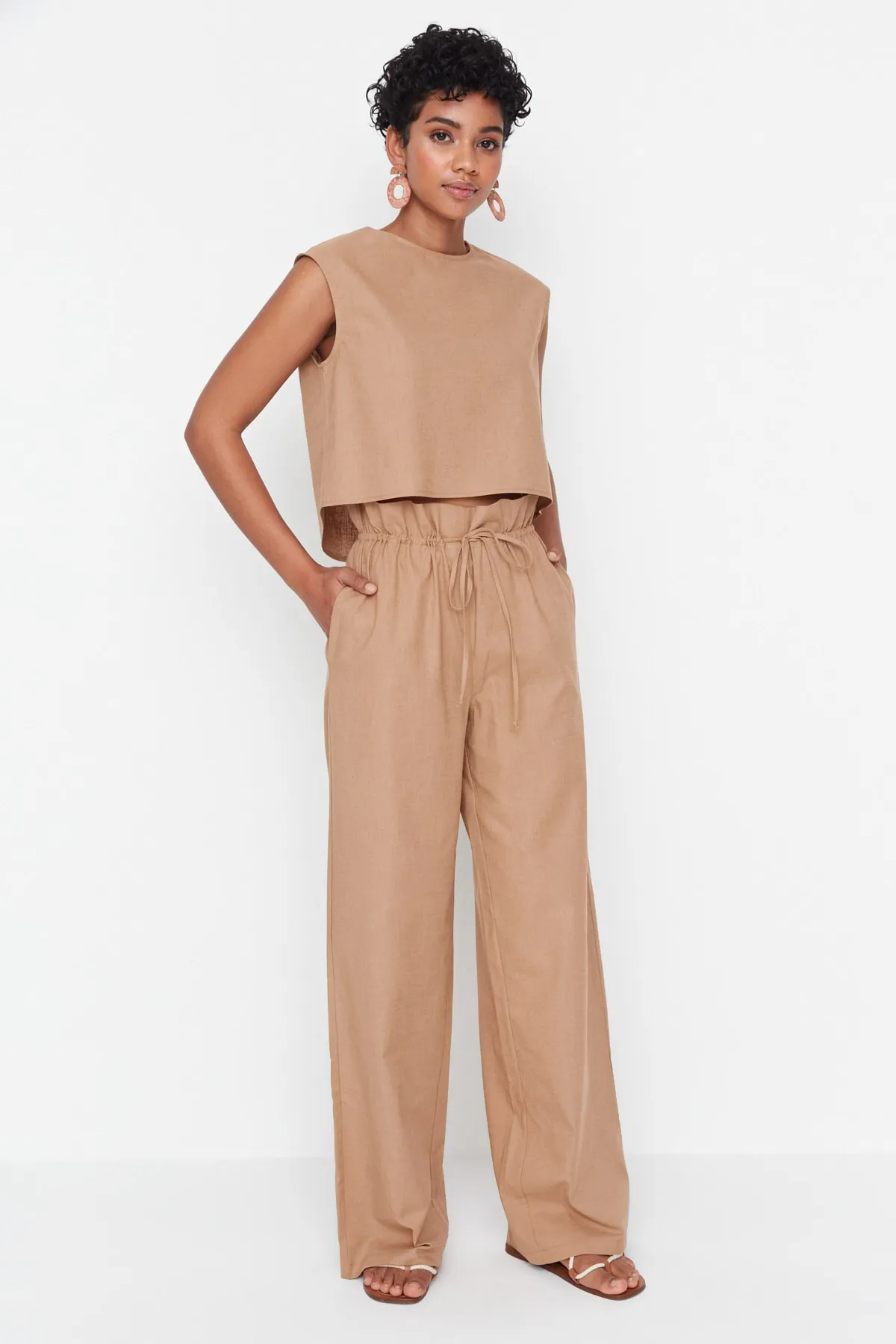 Trendyol Collection  Kamelfarbene Webhose mit weitem Bein TWOSS22PL00082