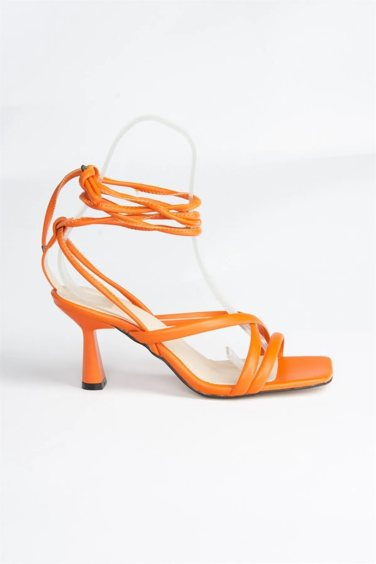 Fox Shoes  Orangefarbene Damenschuhe mit Knöchelriemen und Absatz K404070209