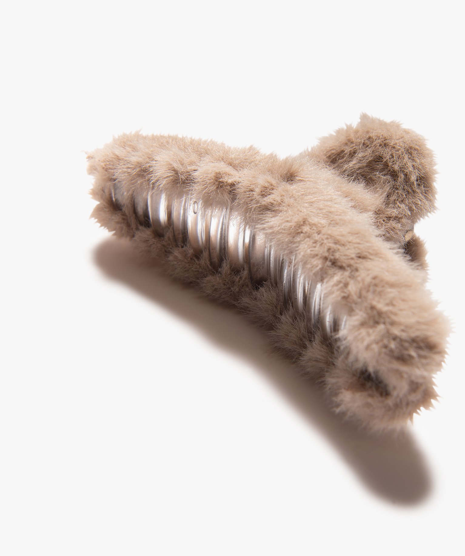 Pince femme forme crabe en maille peluche marron | GEMO
