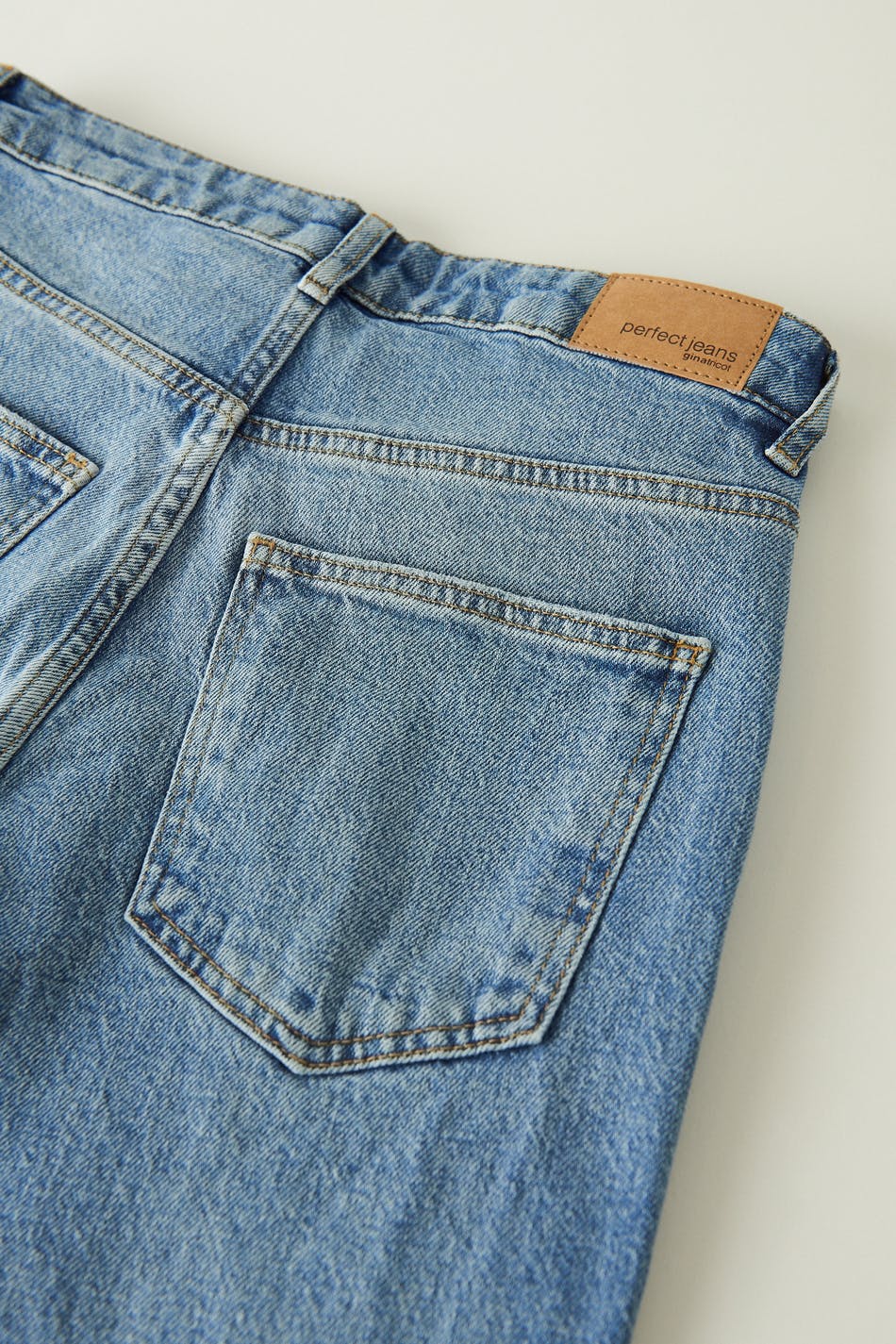 High waist slit jeans