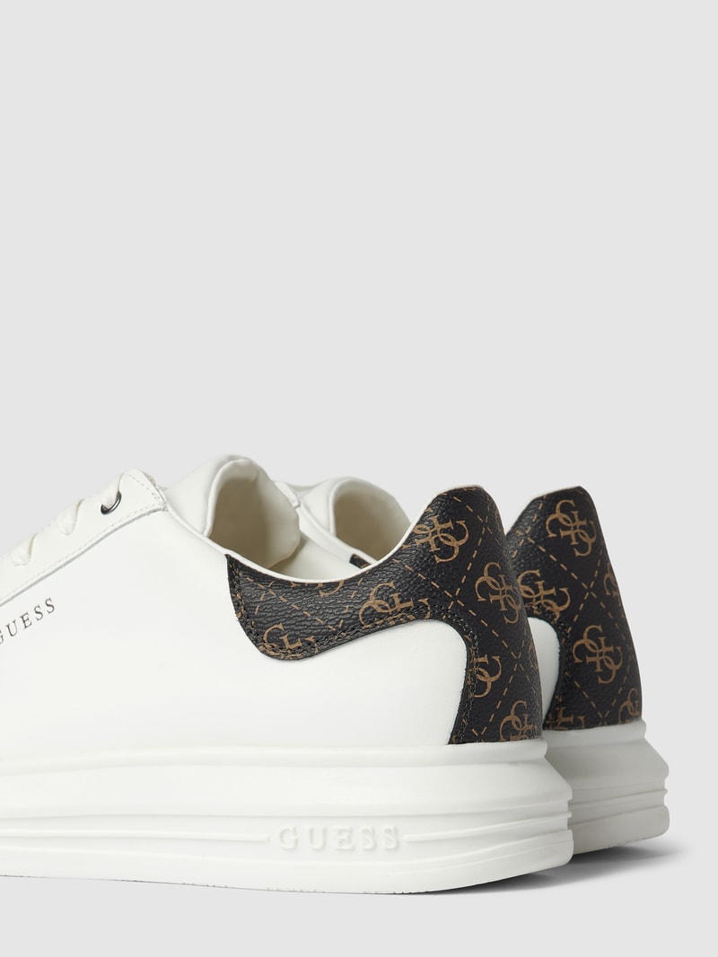 Sneaker mit Label-Print Modell 'VIBO' in weiß