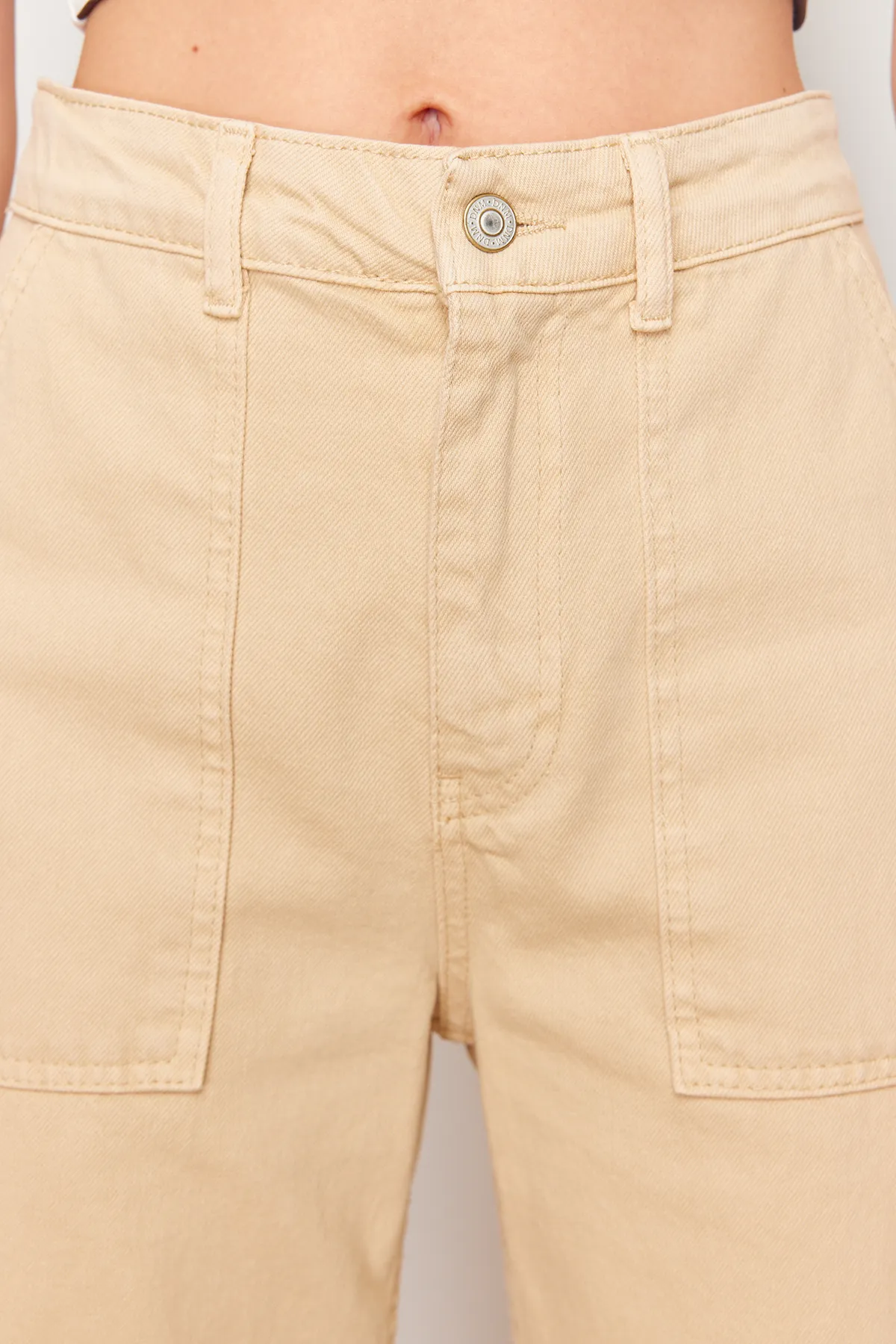 Trendyol Collection  Kamelfarbene Jeans mit hoher Taille und weitem Bein im 90er-Stil TWOAW22JE0595