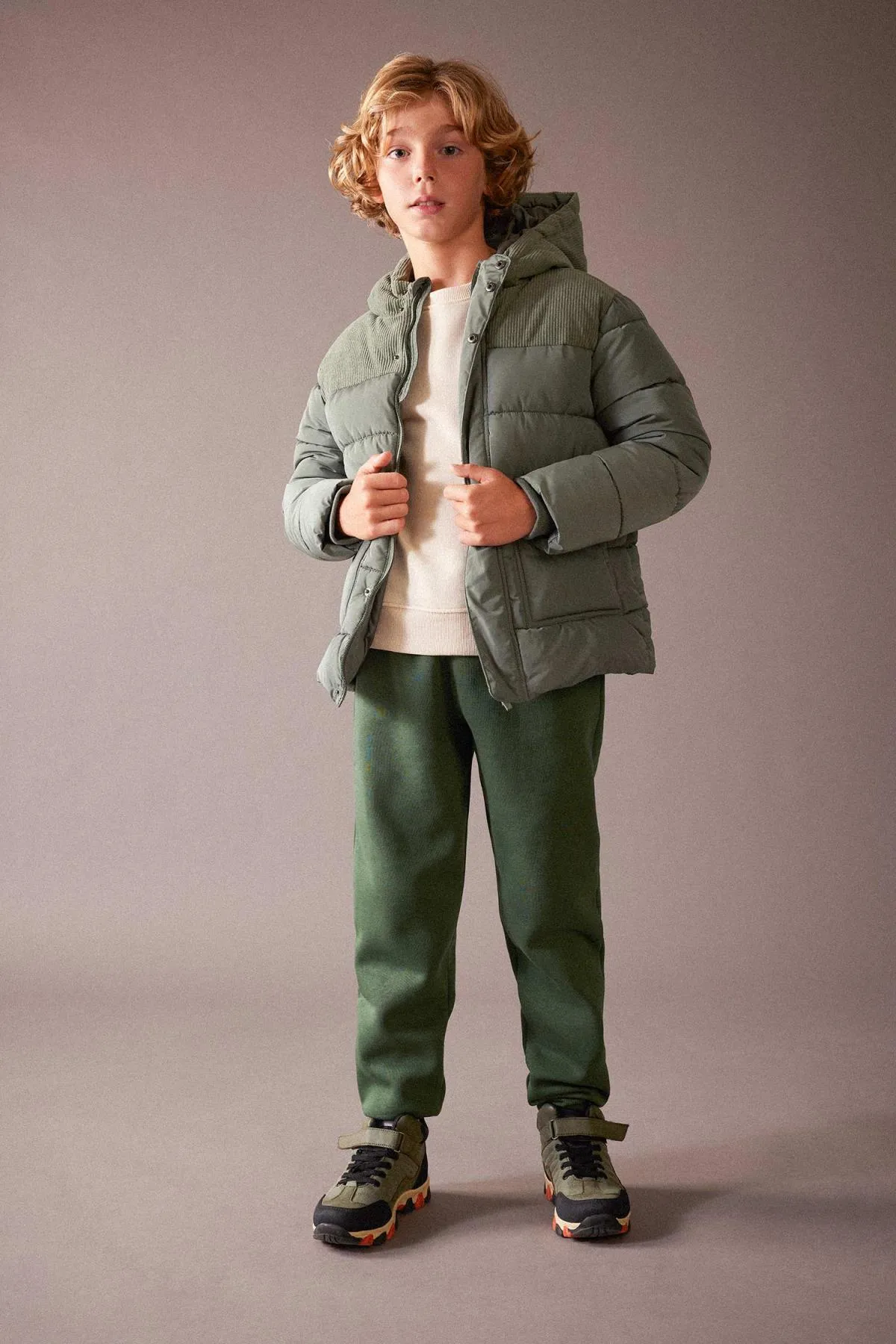 DeFacto  Wasserabweisende Pufferjacke mit Kapuze für Jungen A2270a823wn