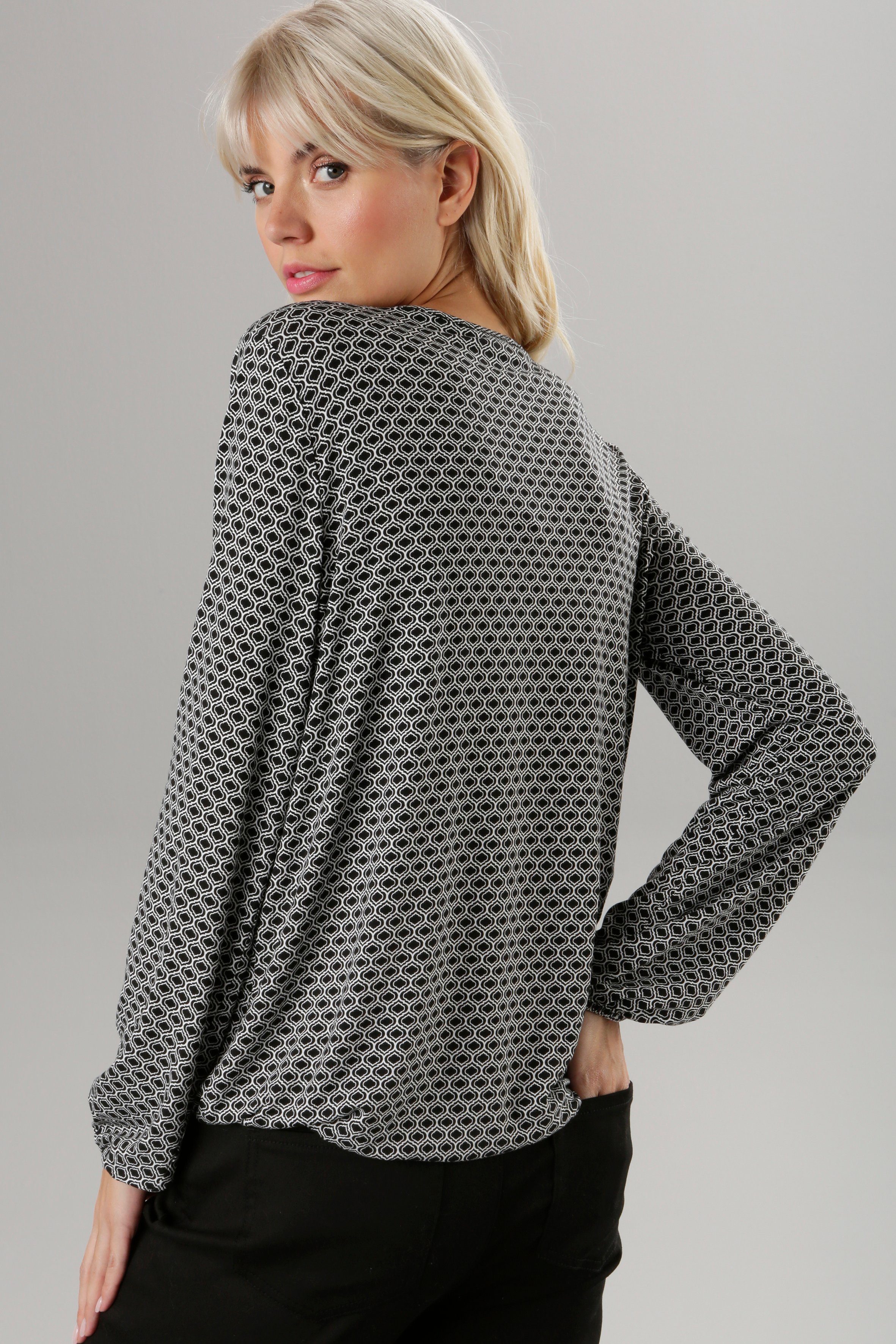 Aniston SELECTED Langarmshirt in unterschiedlichen Drucken, jeweils mit Schmuckelement