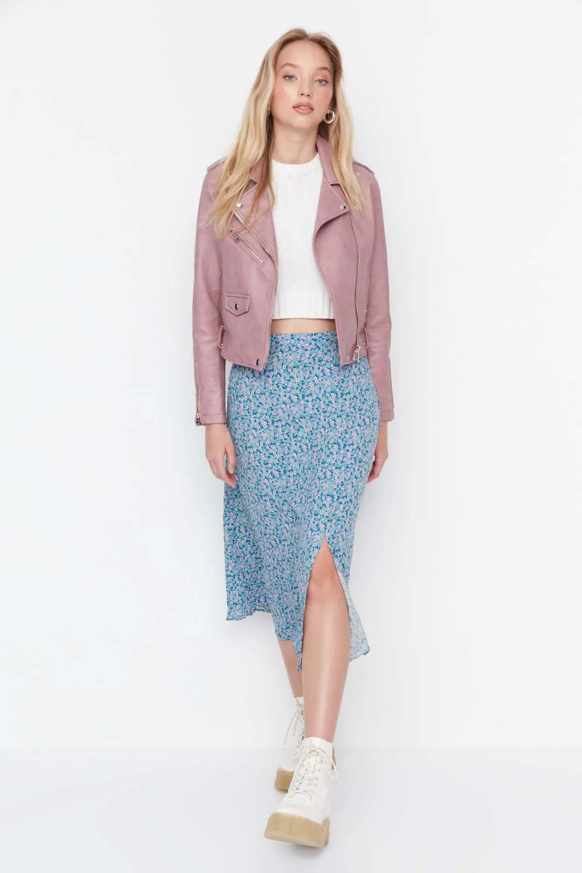 Trendyol Collection  Blauer, gewebter Midi-Rock aus Viskosestoff mit detailliertem Blumenmuster und Schlitz TWOSS20ET0230