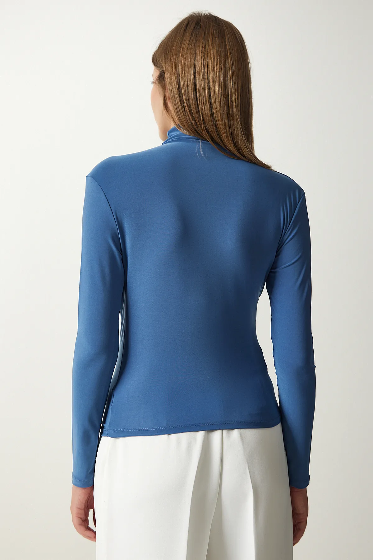 Happiness İstanbul  Indigoblaue Damenbluse mit Rüschen und hohem Kragen, sandfarben, FF00135