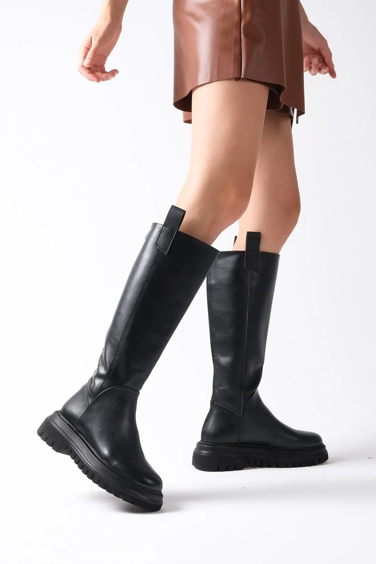 Mio Gusto  Schwarze, pelzgefütterte Damenstiefel aus Leder mit Reißverschluss hinten