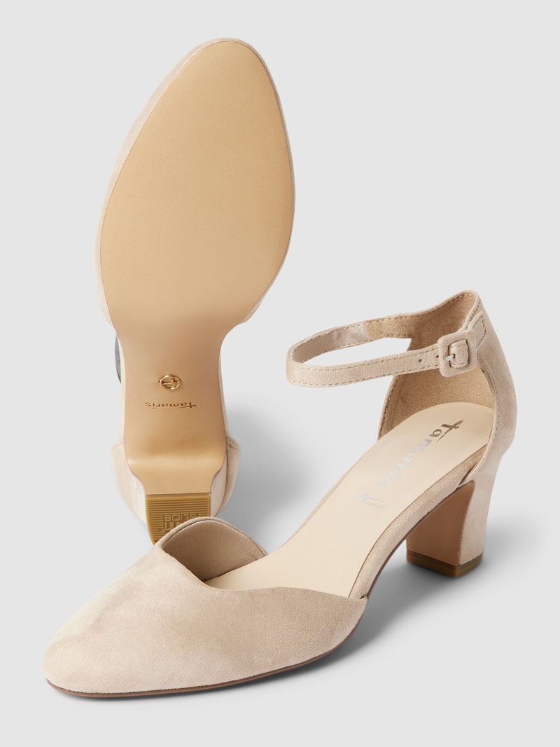 Pumps mit Dornschließe in offwhite