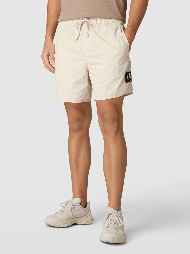 Shorts mit Label-Patch Modell 'WOVEN' in sand