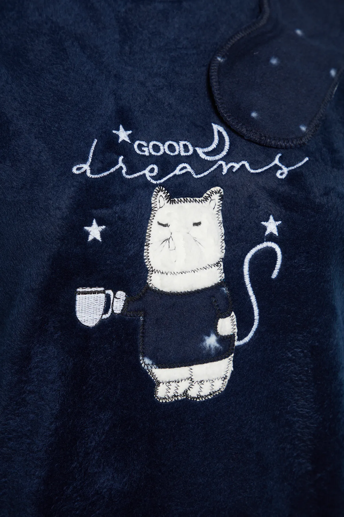 Trendyol Collection  Marineblaues Pyjama-Set aus T-Shirt und Hose aus Samt mit Katzen-Print THMAW24PT00169