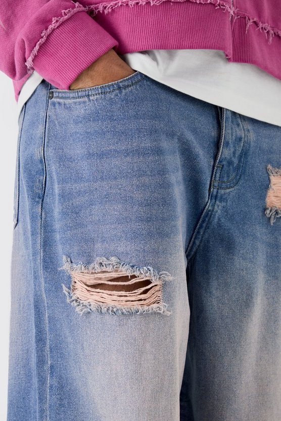 Lockere Jeans mit ausgefranstem Detail