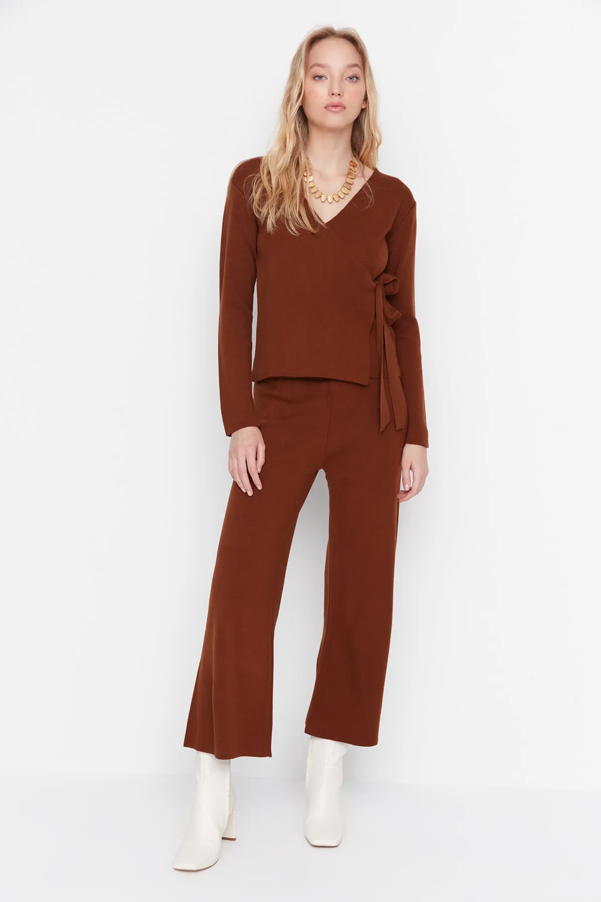 Trendyol Collection  Braunes Strickoberteil und -unterteil-Set mit Zweireiherkragen TWOAW23AU00182