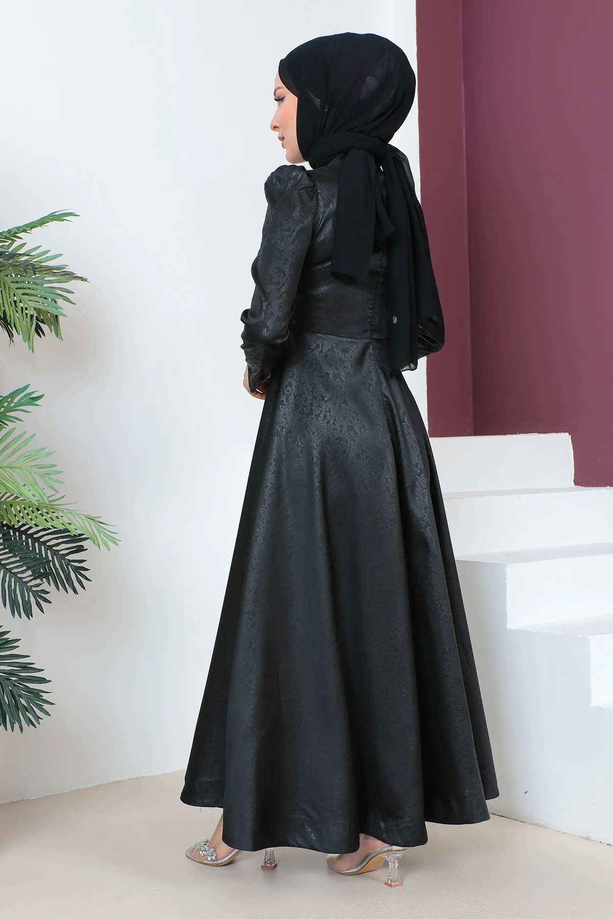 Tesettür Dünyası  Abendkleid mit Paillettendetail auf der Vorderseite TSD230634 Schwarz
