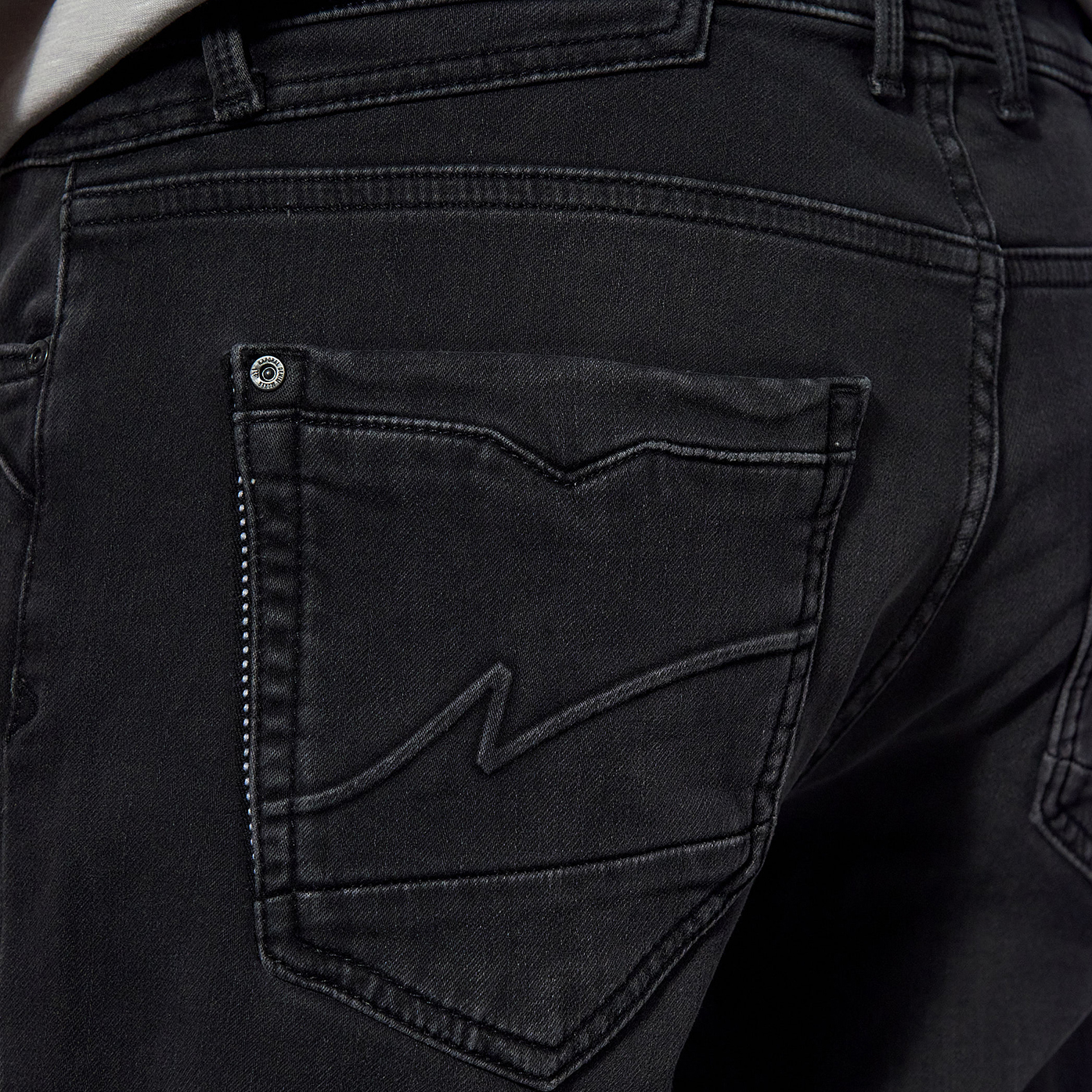 JUDE   Jean tapered slim noir Homme
