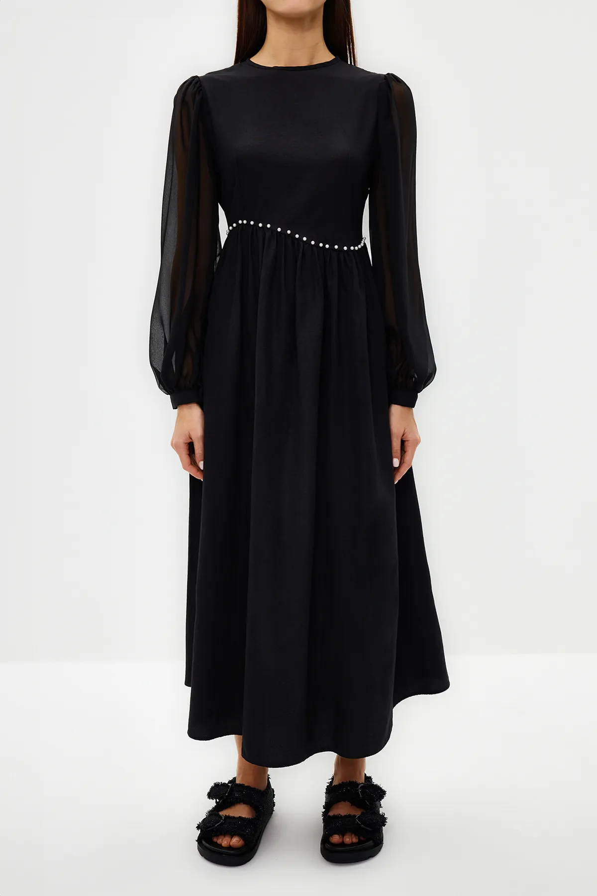 Trendyol Modest  Schwarzes Abendkleid mit Chiffon-Taille und Perlendetails TCTSS24DB00005