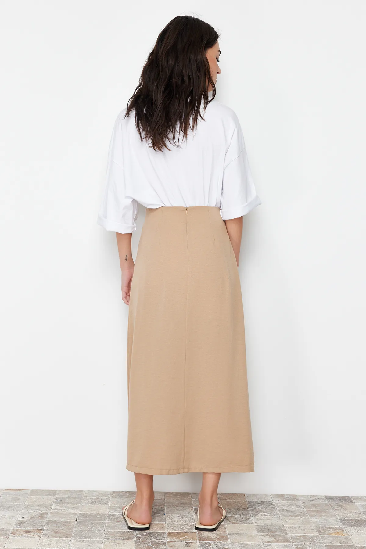 Trendyol Modest  Kamelfarbener, zweireihiger Rock mit Krawatte und gewebtem Leinen-Look und detaillierten Details TCTSS24EE00002