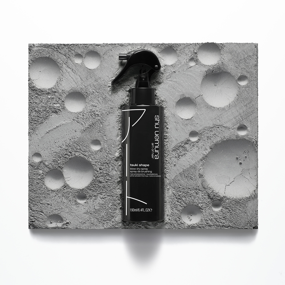shu uemura art of hair spray tsuki shape spray coiffant de brushing