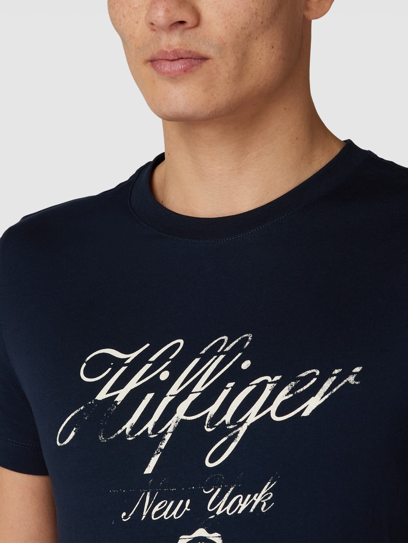 T-Shirt mit Label-Print in marineblau