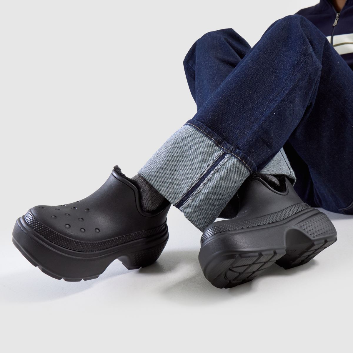 Crocs Stomp rövid szandálok fekete színben