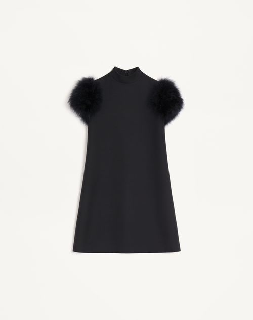 Vestido curto de crepe de alta costura com penas