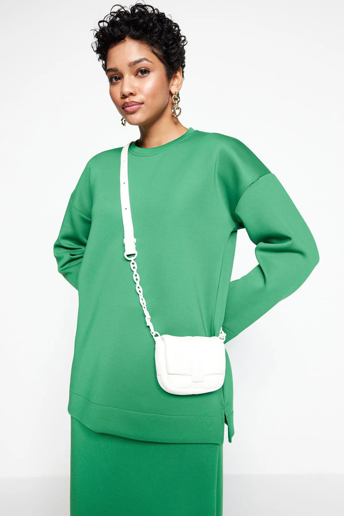 Trendyol Modest  Grünes Scuba-Tunika-Rock-Strickset mit Schnürdetail auf der Vorderseite TCTSS23US00013