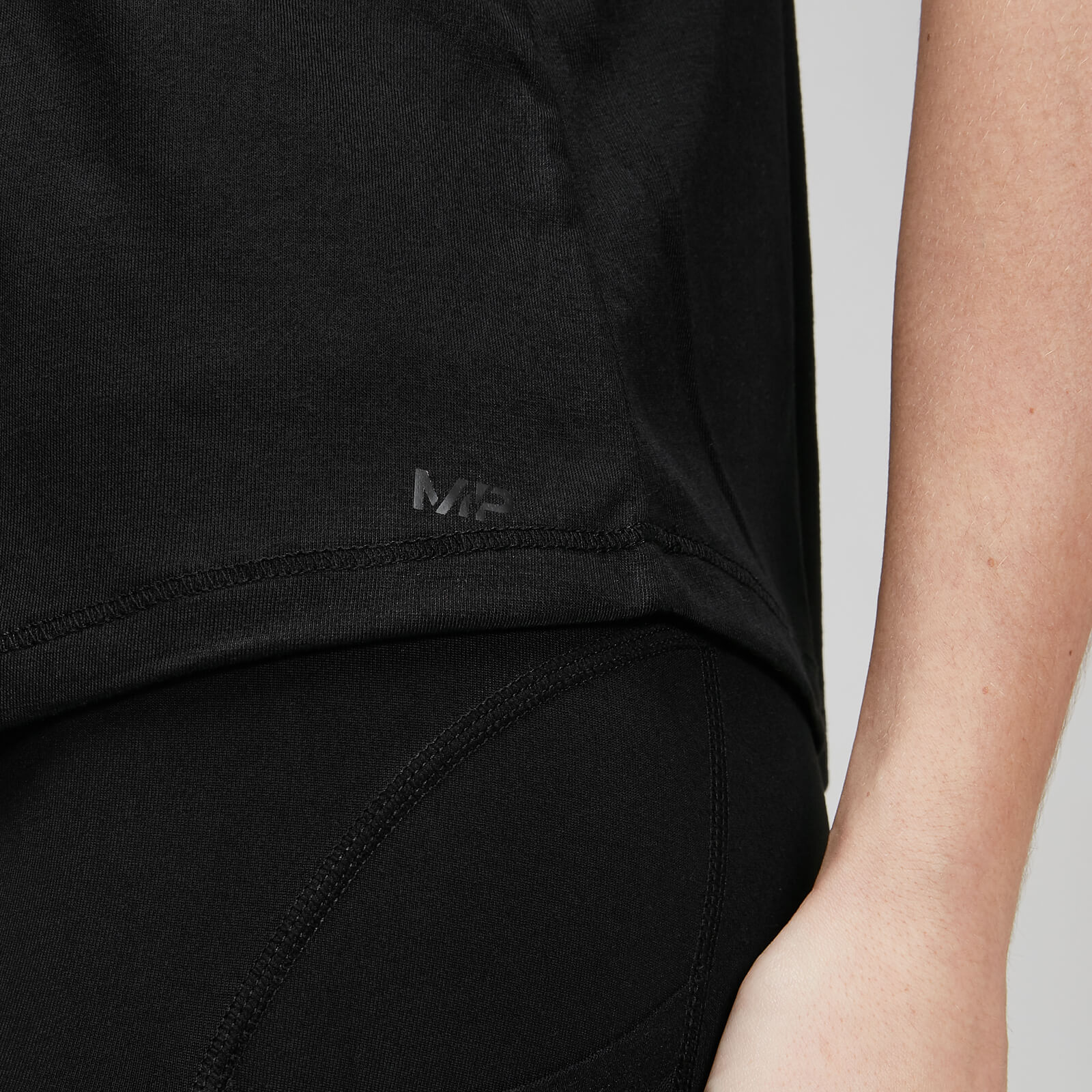 Débardeur d’entraînement à emmanchures échancrées MP Essentials pour femmes – Noir