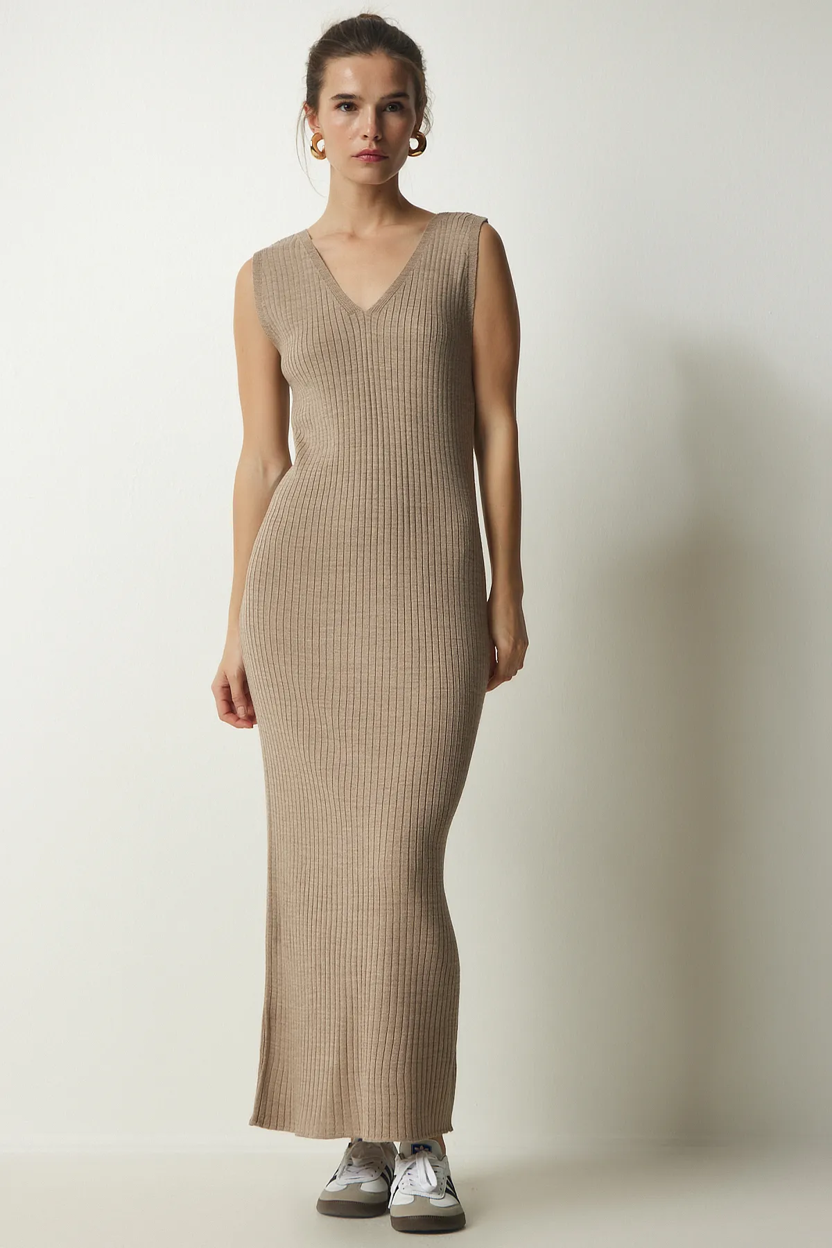 Happiness İstanbul  Pulloverkleid aus gerippter Nerzstrickware für Damen KG00006