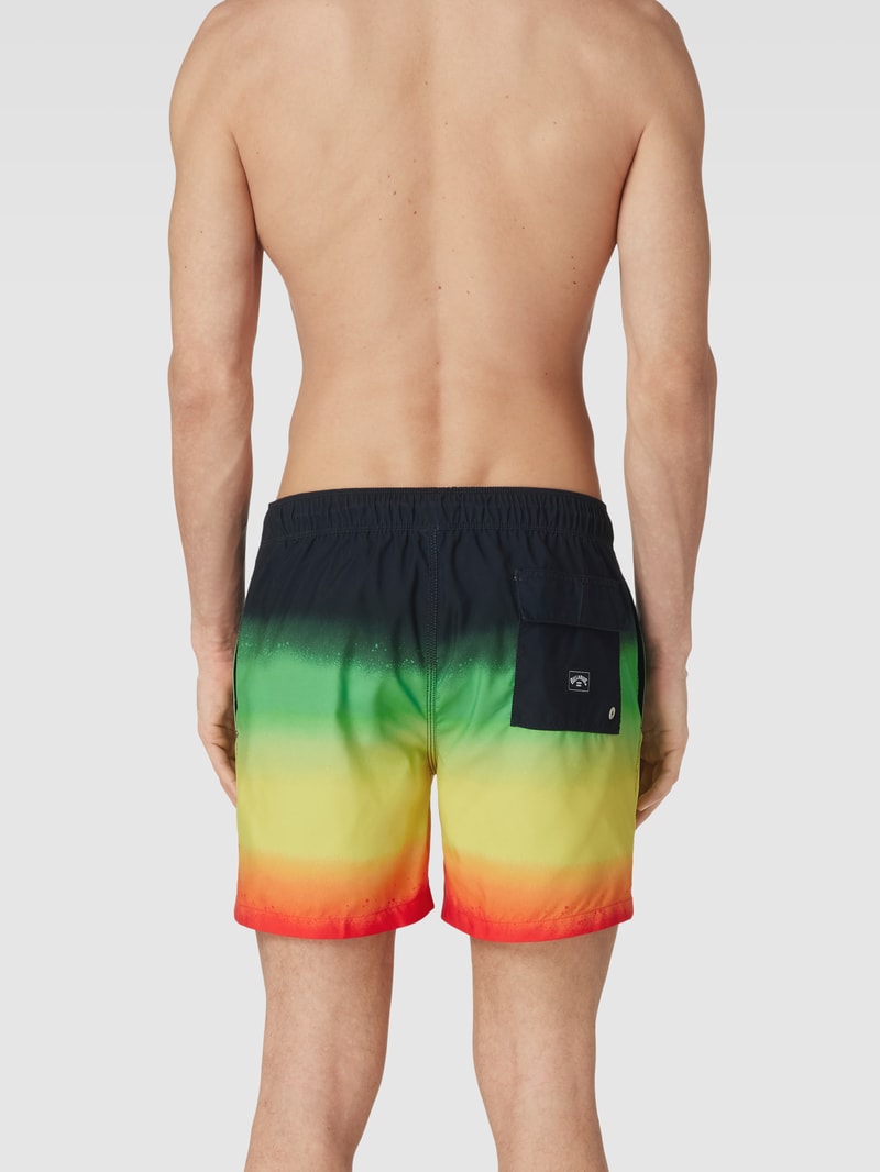 Badehose mit Label-Patch Modell 'FADE' in schwarz