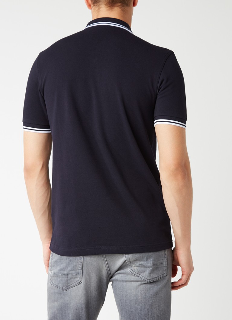 Tricou polo Fred Perry M3600 din bumbac piqué, cu croială mulată și manșete cu nervuri.