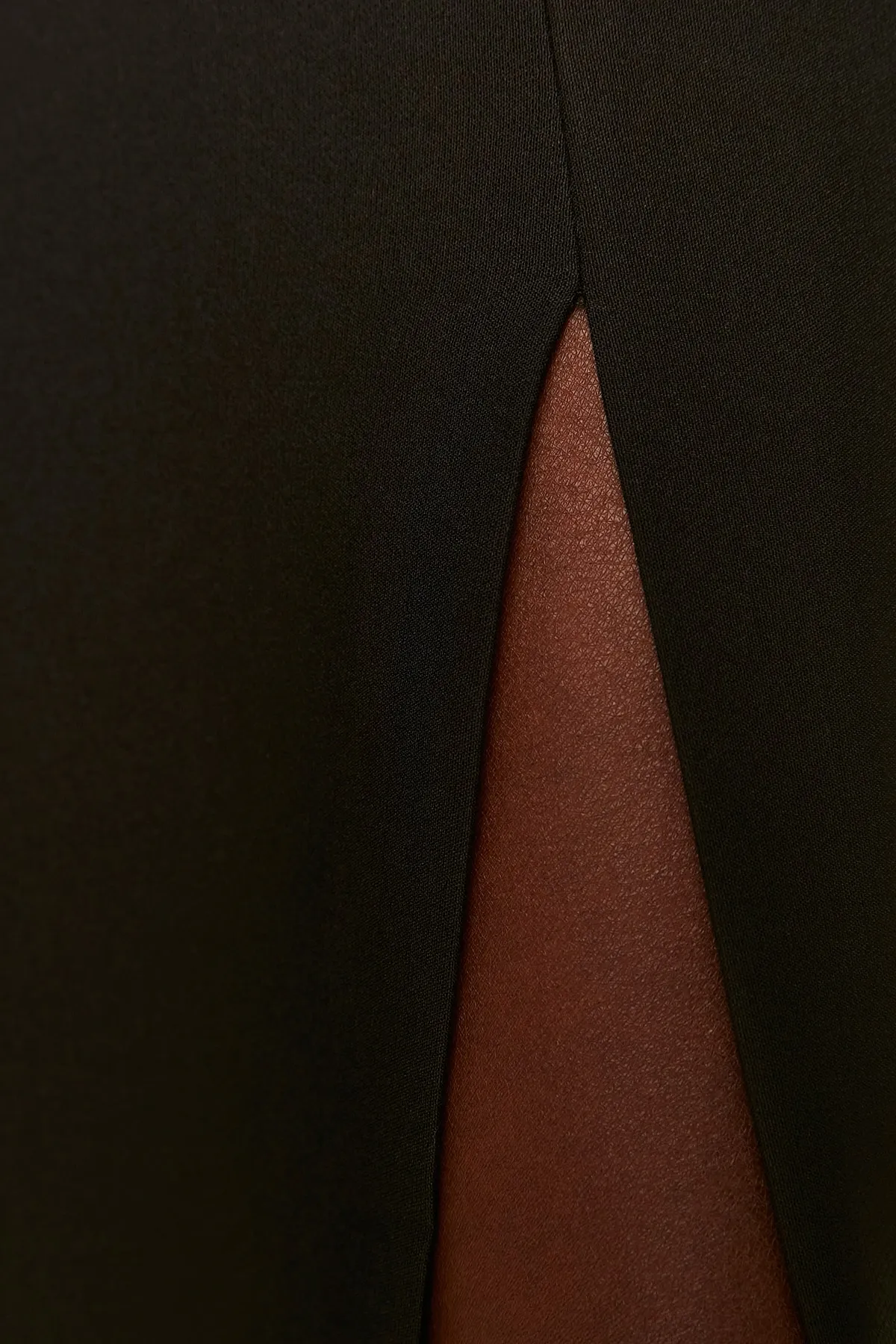 Trendyol Collection  Schwarzes, gefüttertes, gewebtes, langes Abendkleid TPRSS20AE0295