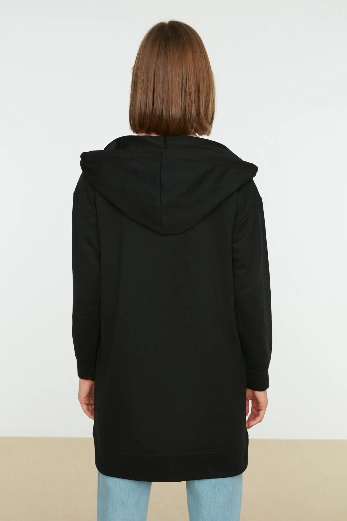 Trendyol Modest  Schwarzer Basic-Sweatshirt-Cardigan mit Kapuze und Reißverschluss, weiter Passform, Oversize-Sweatshirt TCTAW22TW0137